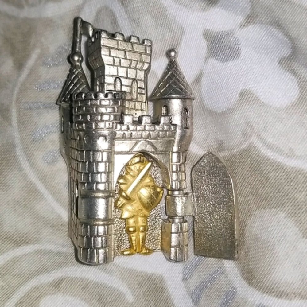 Vintage Castle Royalty 3D Brooch